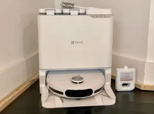 Aspirateur robot laveur de sols Ezviz RS20 Pro (c) Labo Maison