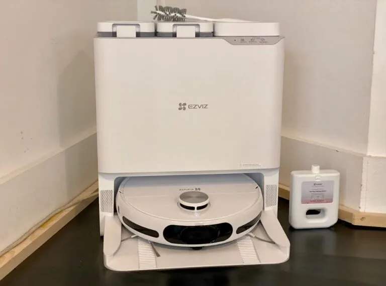 Aspirateur robot laveur de sols Ezviz RS20 Pro (c) Labo Maison