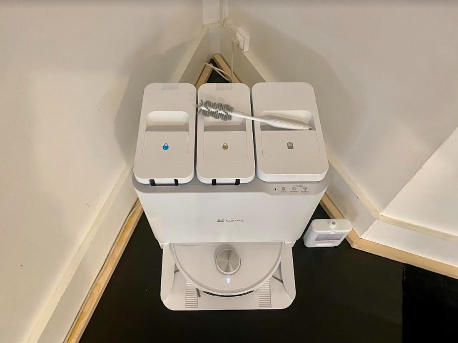 Aspirateur robot laveur de sols Ezviz RS20 Pro (c) Labo Maison