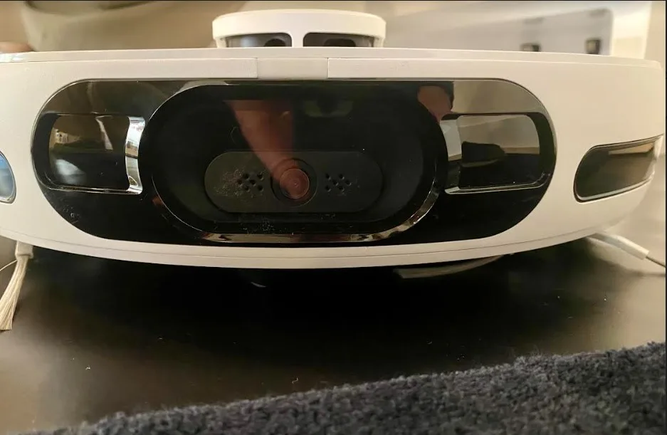 Aspirateur robot laveur de sols Ezviz RS20 Pro (c) Labo Maison
