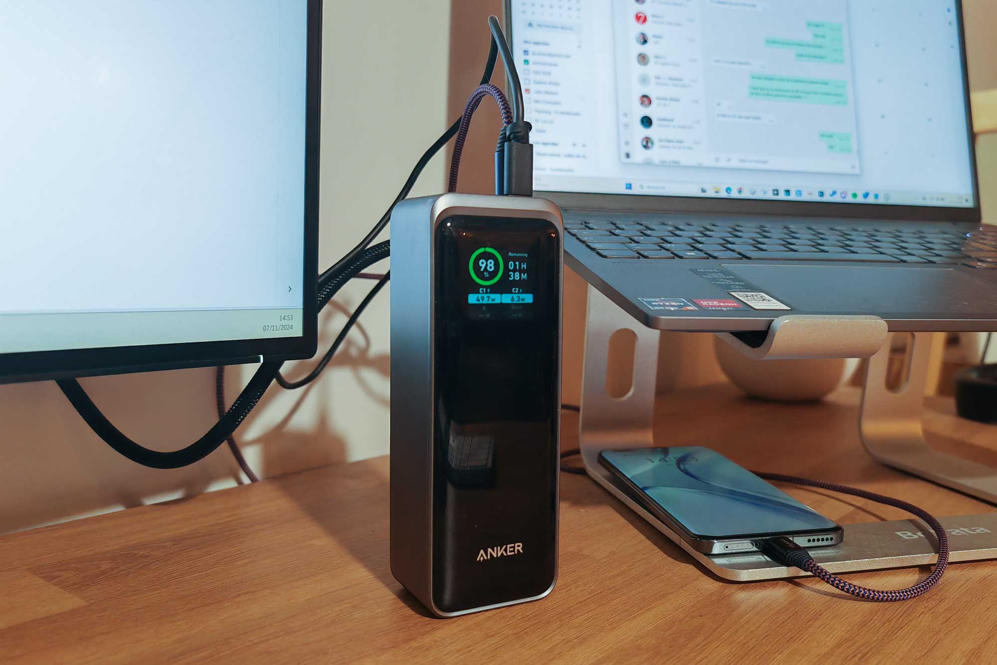 La batterie externe Anker Prime PowerBank 27 650 mAh peut délivrer jusqu’à 140 W via l'USB-C. (c) Labo Maison
