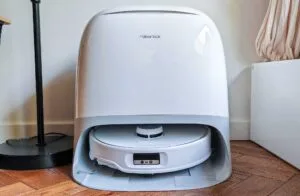 Le Roborock Qrevo Curv est l'aspirateur robot le plus puissant de notre sélection. (c) Labo Maison