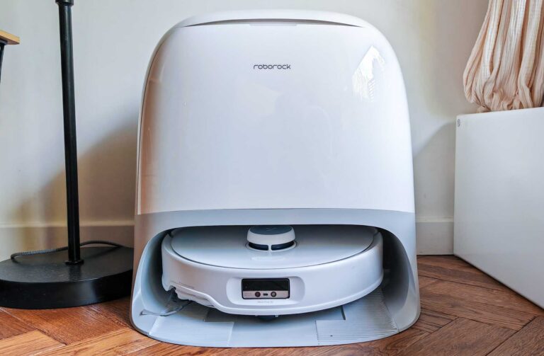 Le Roborock Qrevo Curv est l'aspirateur robot le plus puissant de notre sélection. (c) Labo Maison