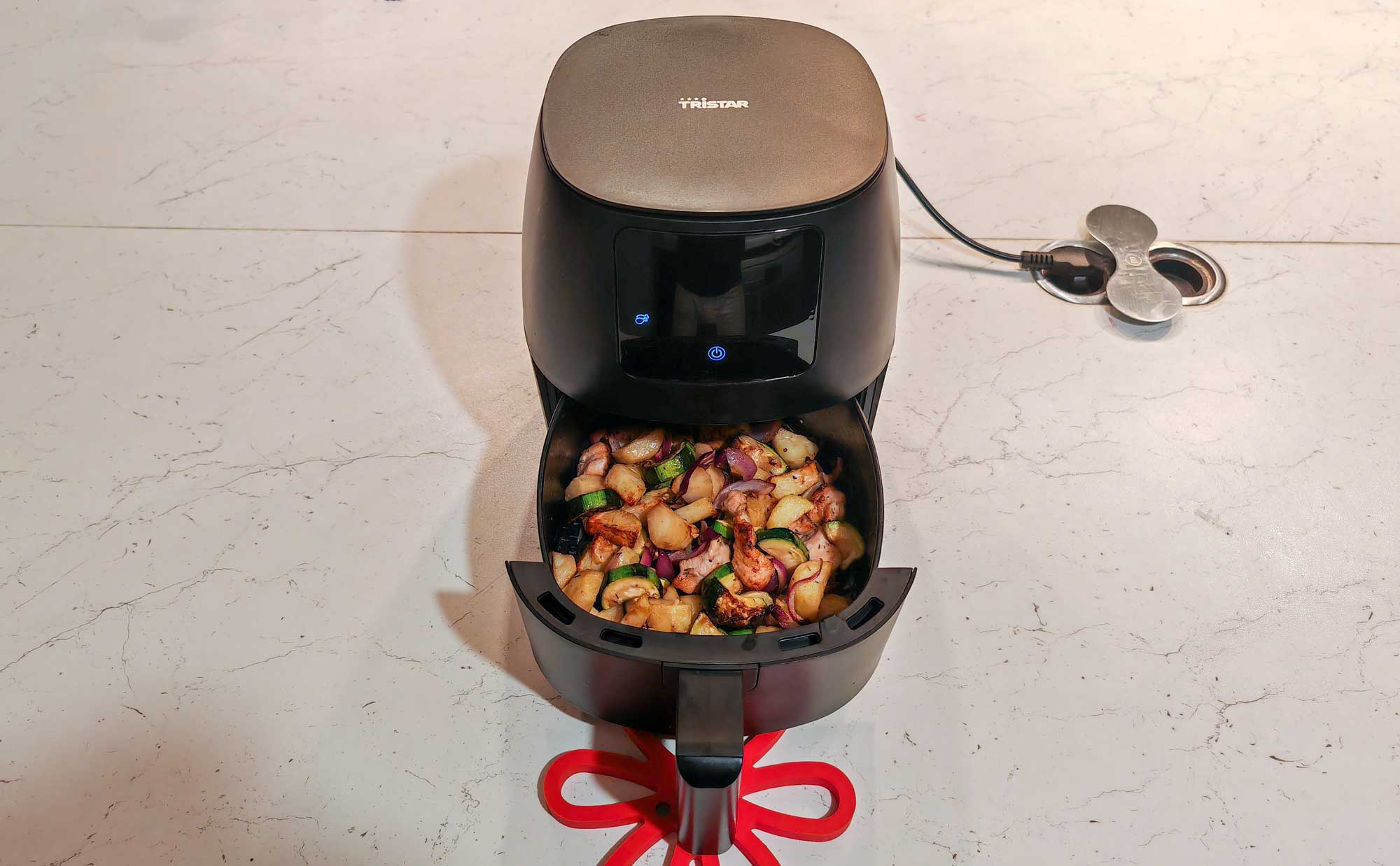 La température dans la cuve manque d'homogénéité et de stabilité. Il faut régulièrement remuer pour obtenir une cuisson uniforme. (c) Labo Maison