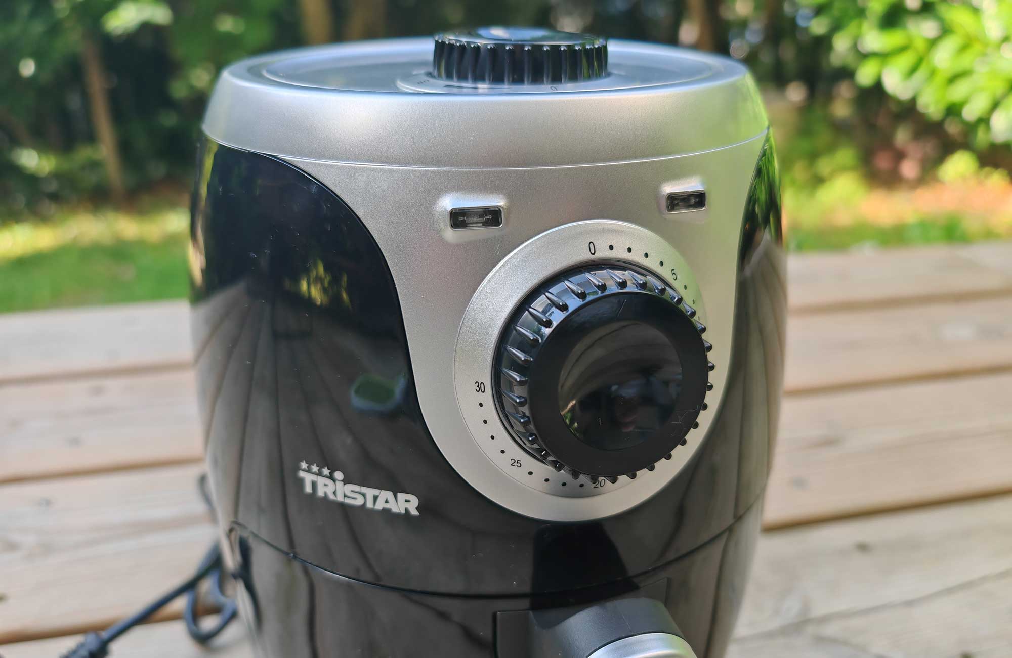 La Tristar Crispy Fryer Mini FR-6980 propose deux molettes, l'une pour la température et l'atre pour la minuterie. (c) Labo Maison.
