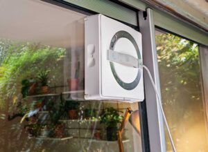 Le Ecovacs Winbot W2 Pro Omni en promo à 499 €. (c) Labo Maison