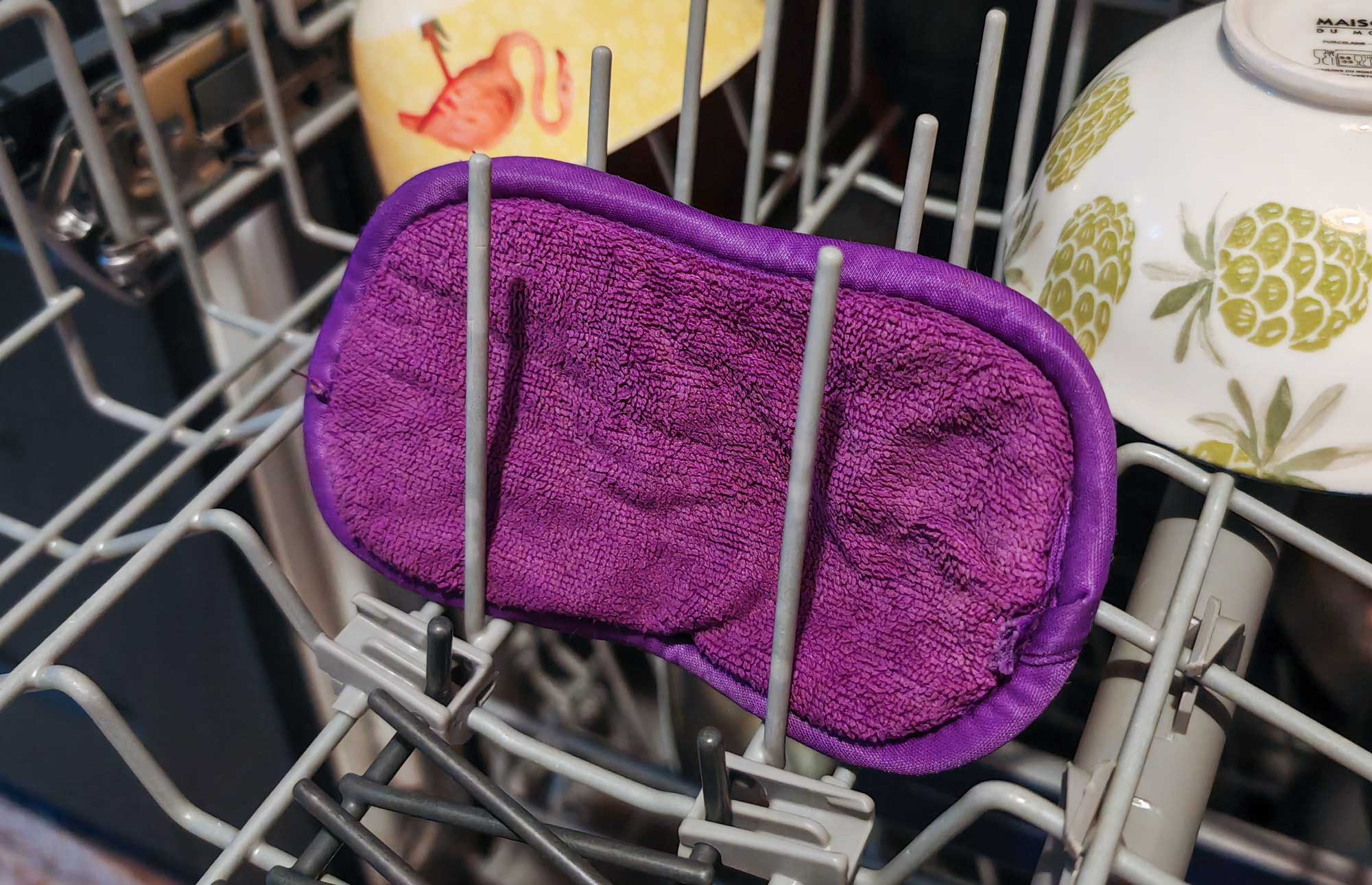 Les éponges en tissu peuvent être lavées aussi bien au lave-vaisselle qu'en machine à laver. (c) Labo Maison