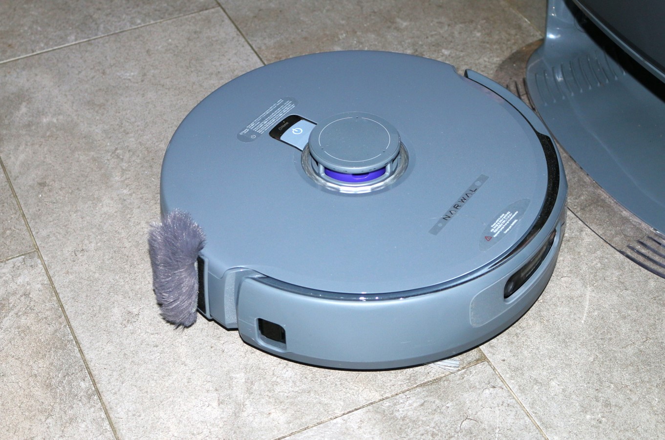 Narwal Freo Z Ultra : un robot premium plus accessible pour aspirer les poils d'animaux. (c) Labo Maison