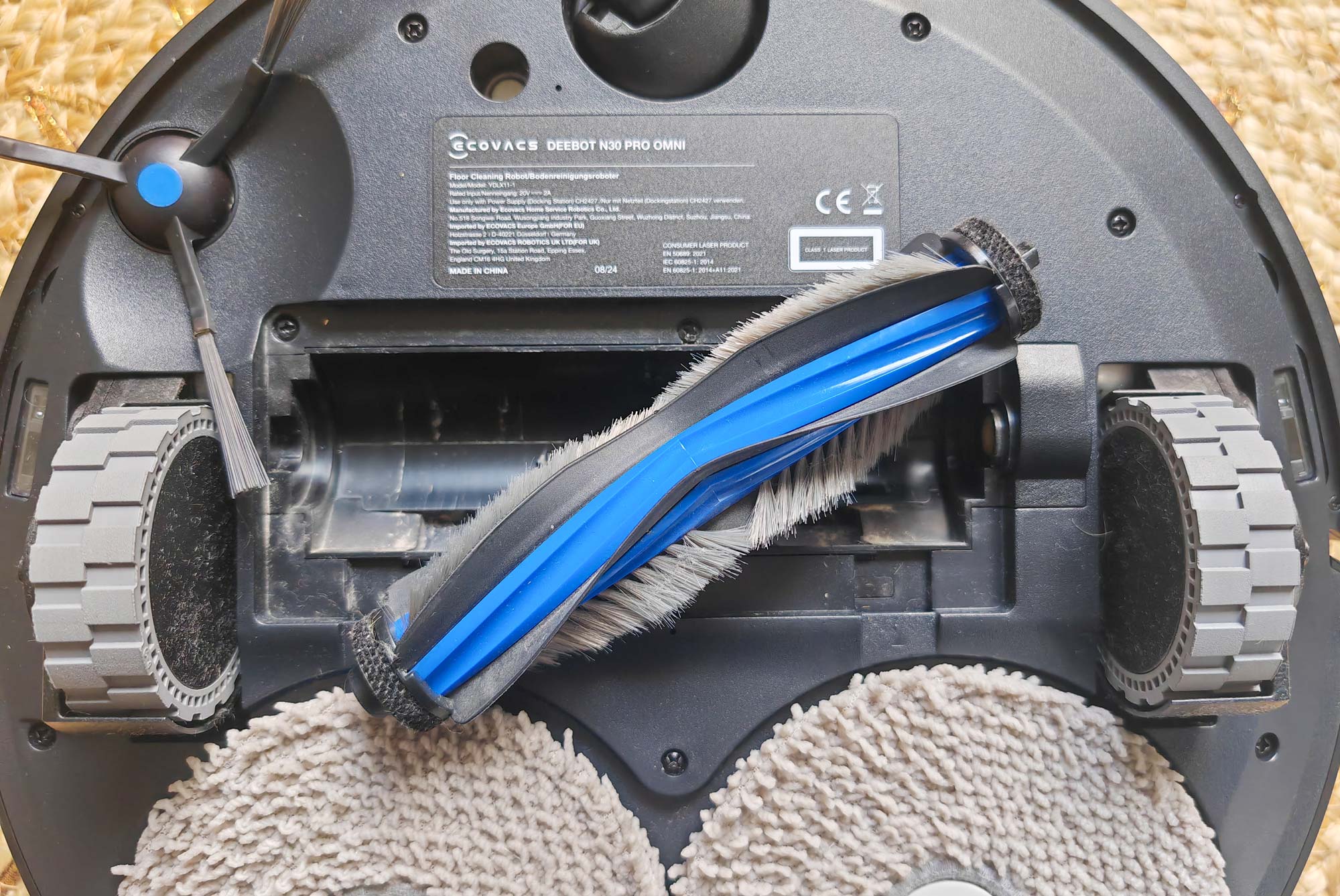 La brosse anti-emmêlement V2 aspire les cheveux et poils d'animaux directement dans le collecteur, un vrai plus pour l’entretien. (c) Labo Maison