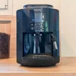 Test machine expresso avec broyeur Krups Essential YY8135FD. (c) Labo Maison