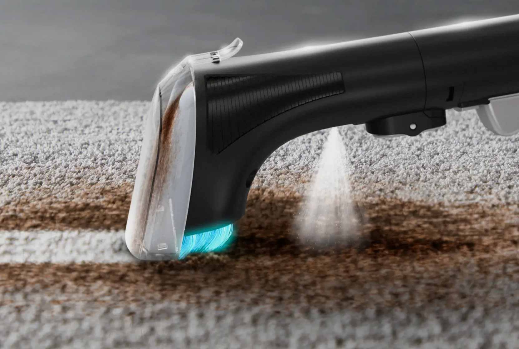 La gâchette sur la brosse permet de contrôler le débit de la solution nettoyante, offrant un nettoyage précis adapté aux taches les plus tenaces.