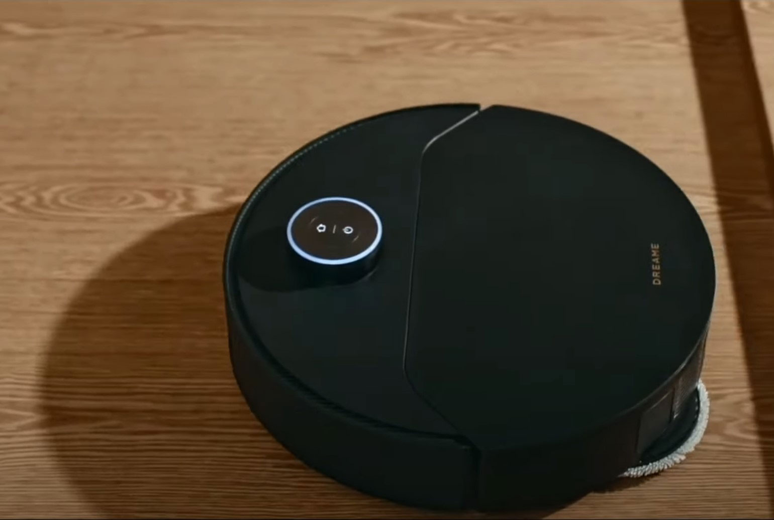 LiDAR rétractable réduit la hauteur à 8,9 cm, permettant au robot de passer sous les meubles bas.