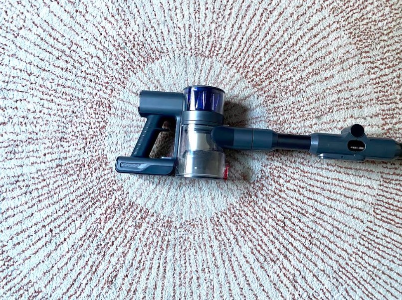 L'aspirateur balai EziClean Cyclomax R12 Flex (c) Labo Maison
