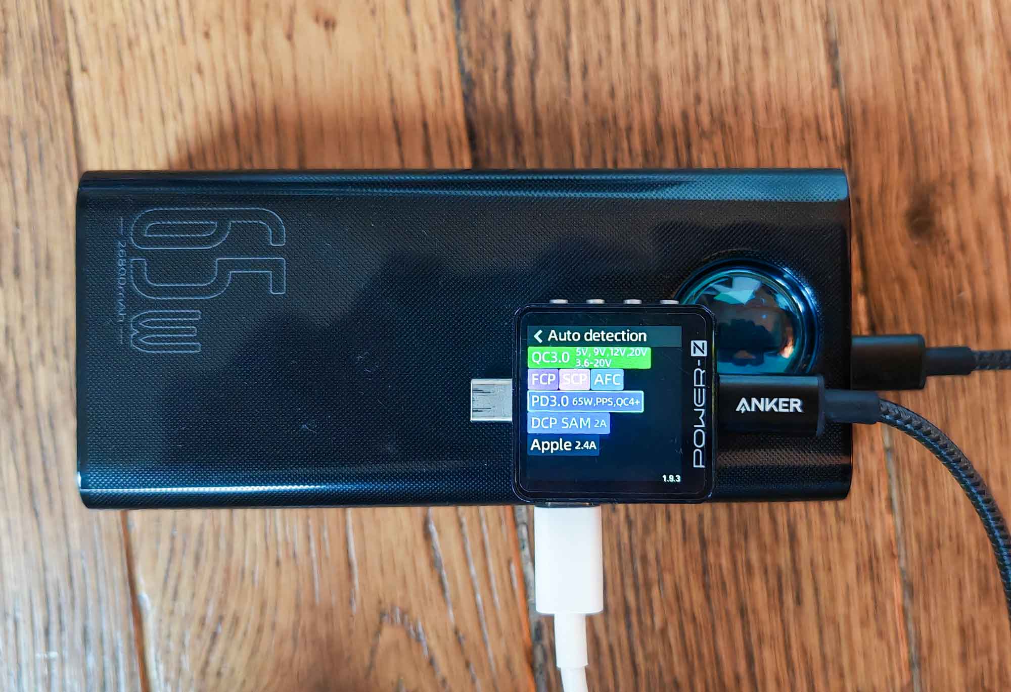 Compatible Power Delivery 65 W et Quick Charge 3.0, idéale pour recharger smartphones, tablettes et laptops. (c) Labo Maison