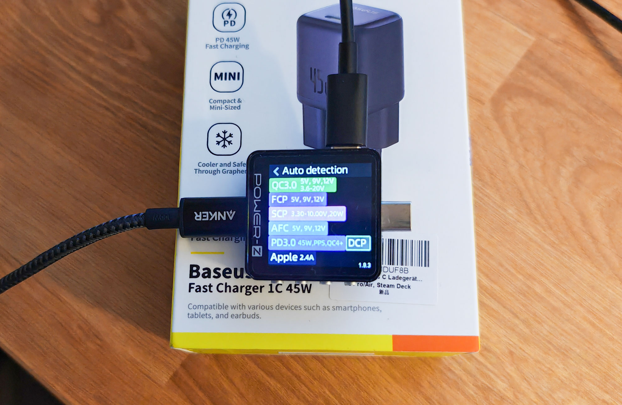 Compatible Power Delivery et Quick Charge, mais limité pour certains appareils spécifiques. (c) Labo Maison