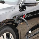 Recharger une voiture électrique sur une prise classique peut provoquer une surchauffe. Adoptez des solutions sécurisées ! (c) bayern-reporter_com