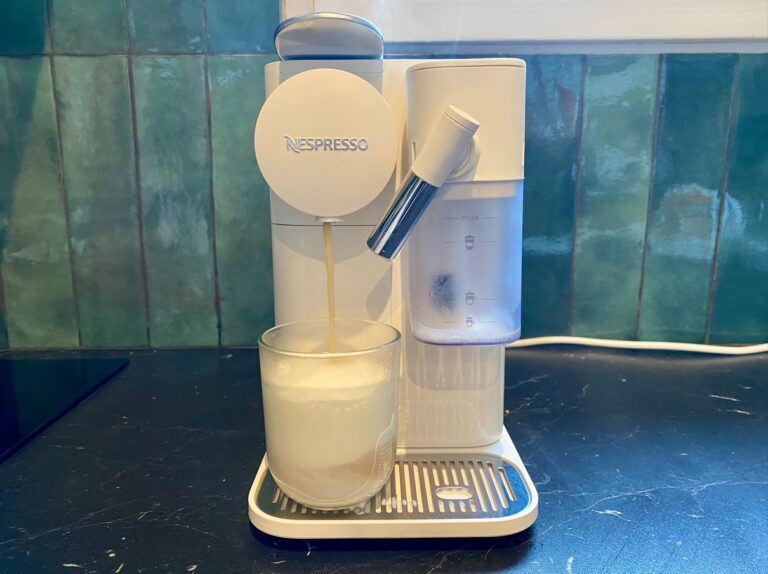 Machine à café à capsules Delonghi Nespresso Lattissima One © Labo Maison