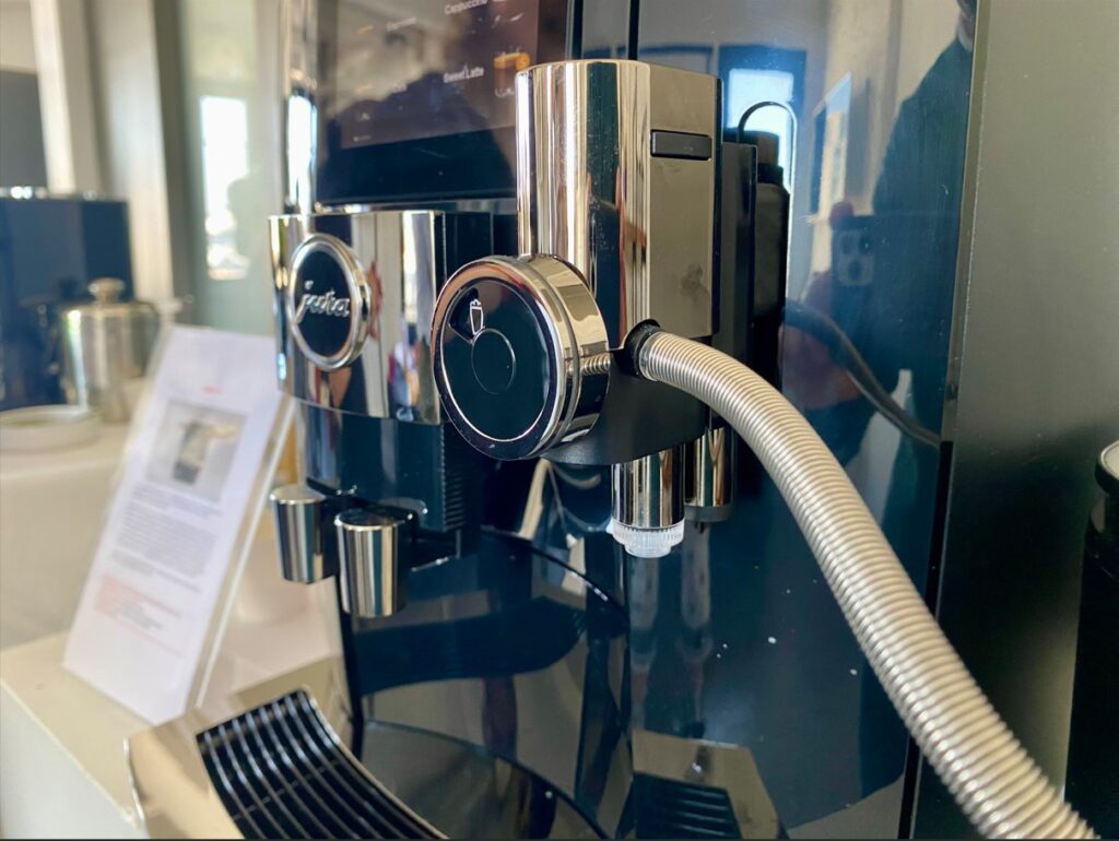 Machine à café à grain Jura J10 (c) Labo Maison