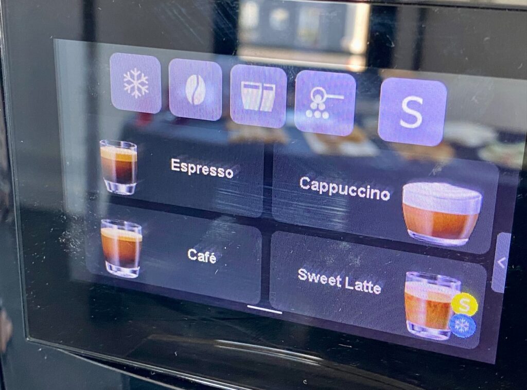 L'écran de la machine à café à grain Jura J10 (c) Labo Maison