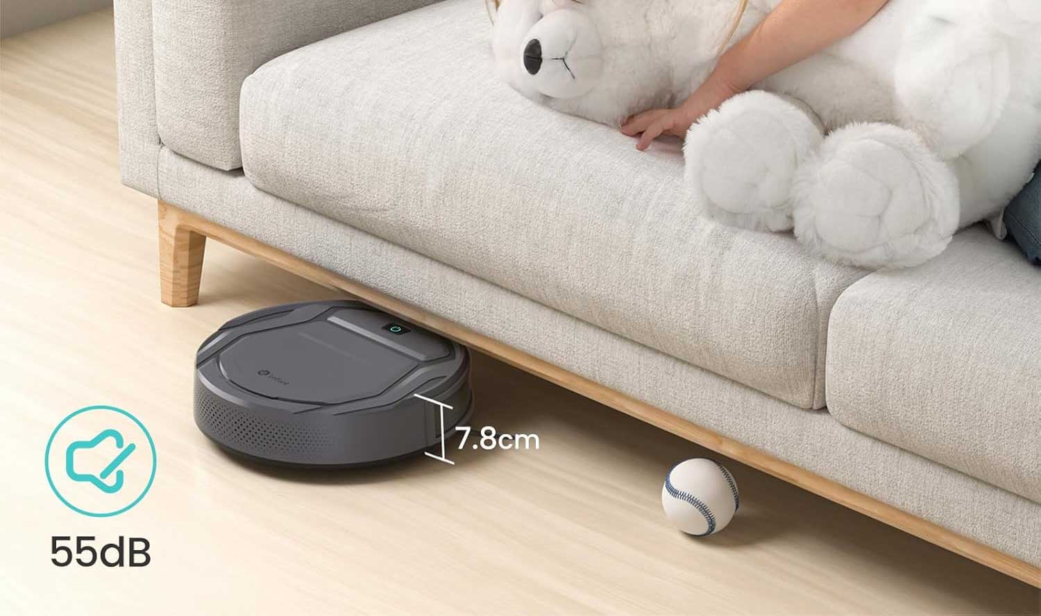 Avec seulement 7,8 cm de hauteur, l'aspirateur robot passe facilement sous les meubles bas, un avantage face aux modèles équipés de télémètres laser.