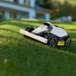 Le Mammotion Luba Mini AWD allie compacité et performance, idéal pour terrains complexes jusqu'à 1500 m².