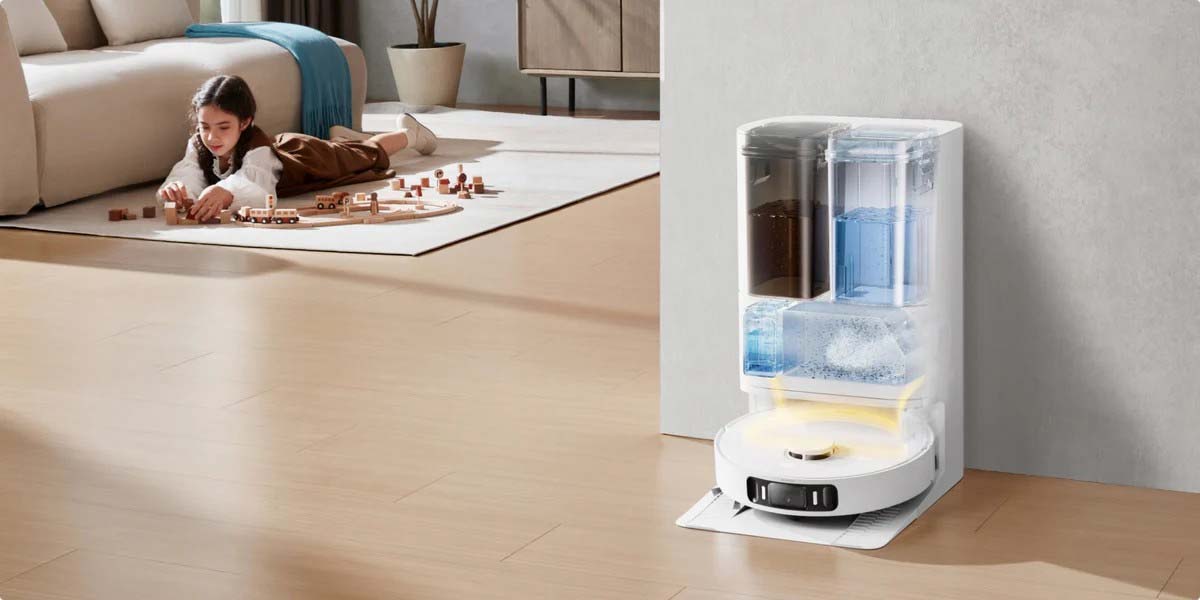 La base du Mova S20 Ultra aspire le collecteur, lave sa serpillière à l'eau à 60 °C et au détergent et la sèche à l'air.