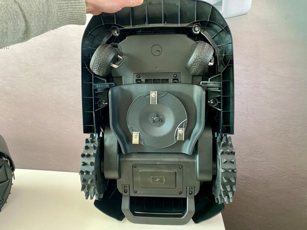Robot tondeuse Mova 1000 (c) Labo Maison