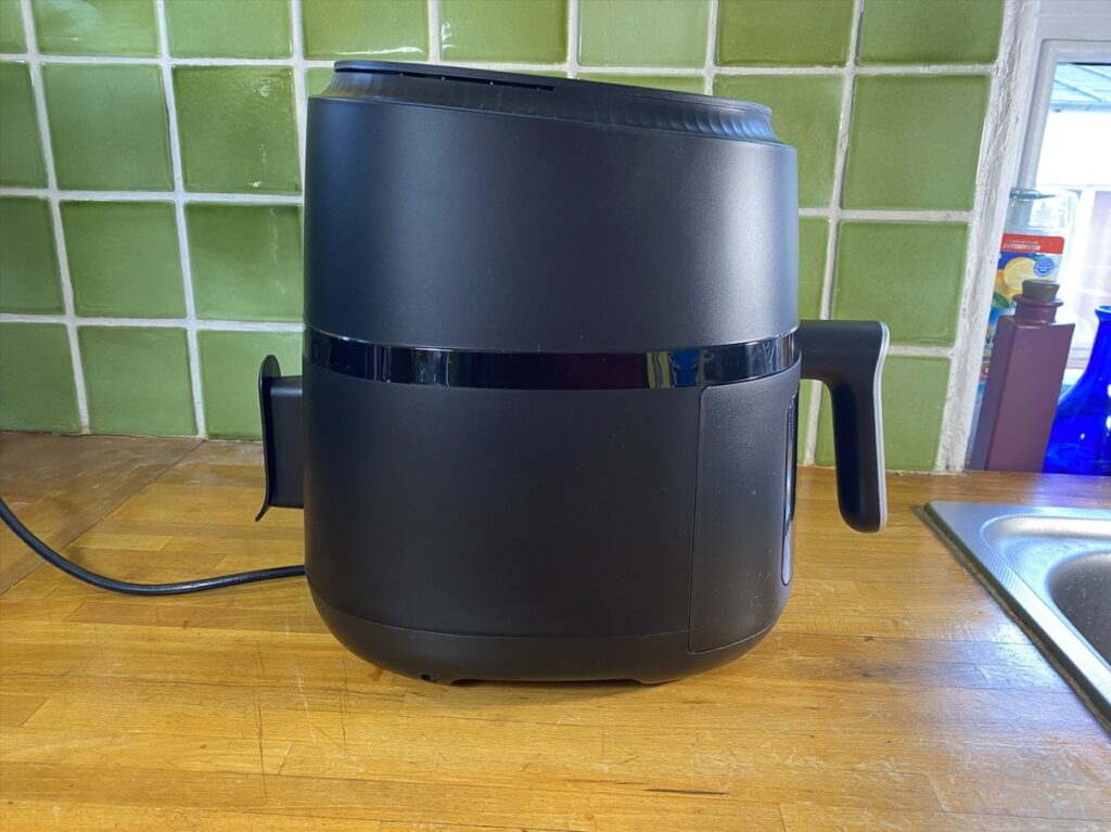 Philips Air Fryer NA221/00 et NA229/00 : un volume plutôt compact avec une cuve de 4,2 L (c) Labo Maison