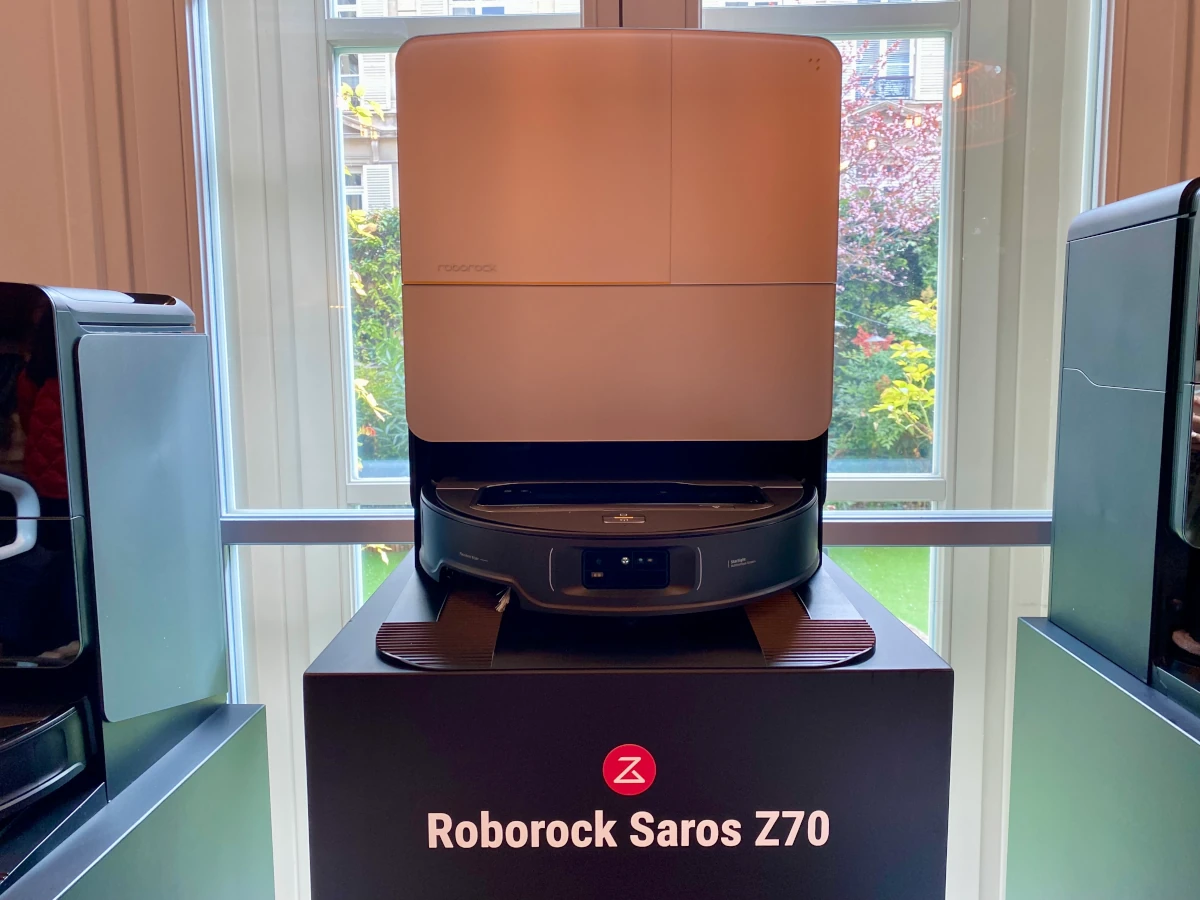 Sattaion multifonction de l'aspirateur robot Roborock Saros Z70. (c) Labo Maison
