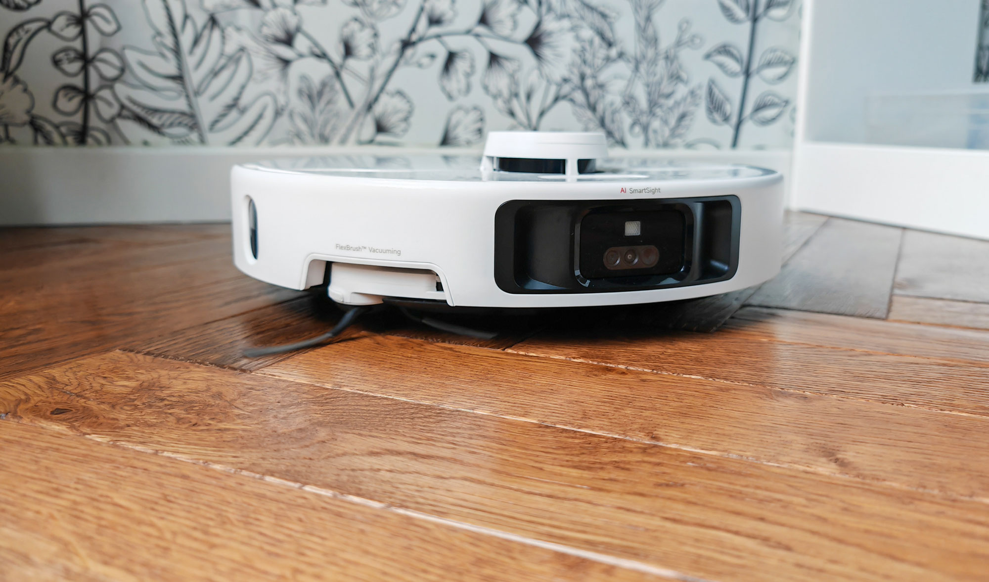 Le Mova P50 Pro Ultra utilise l’AI SmartSight pour éviter les obstacles, mais peut encore heurter de petits objets. (c) Labo Maison