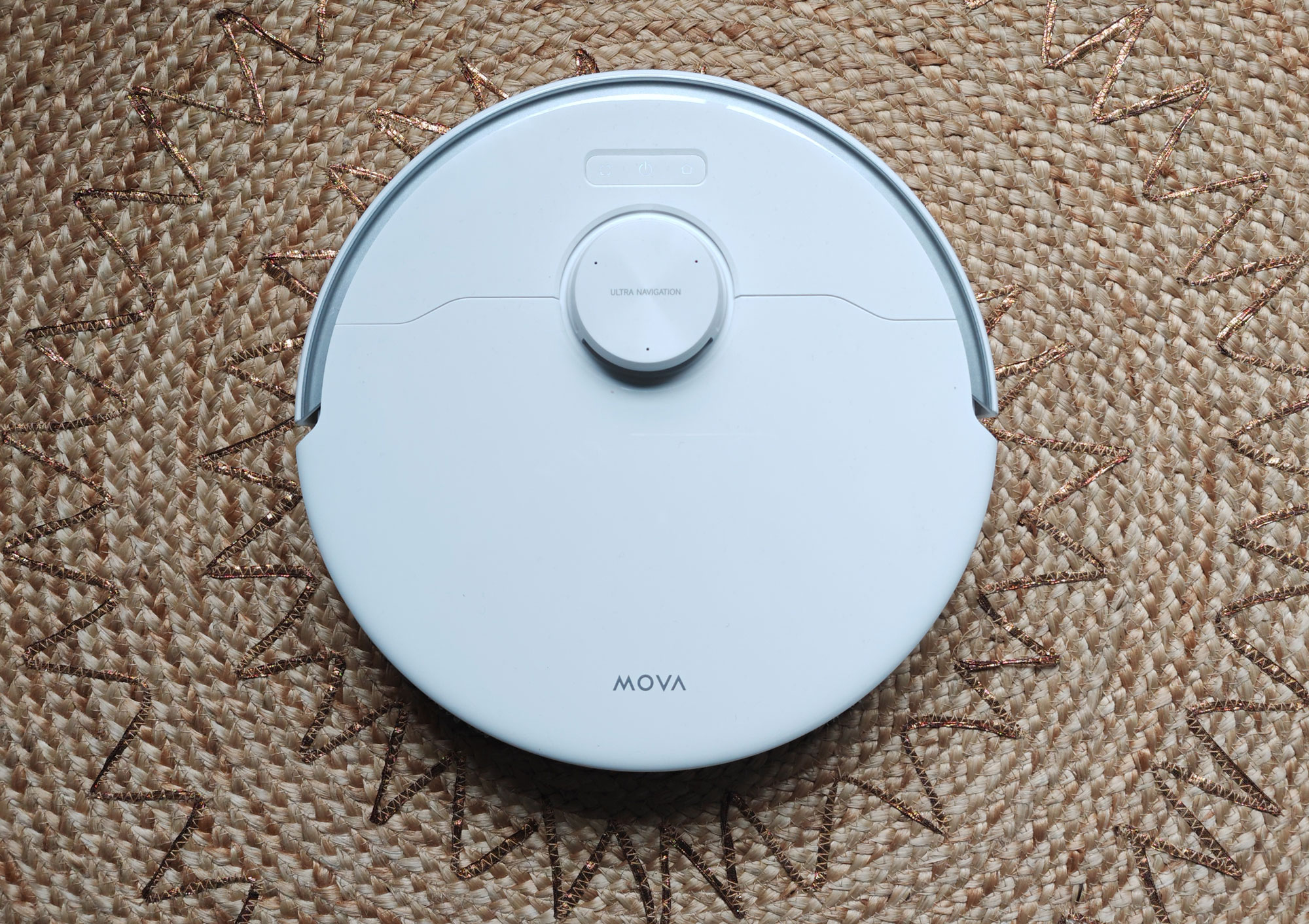 Le Mova P50 Pro Ultra utilise un LiDAR 360° pour cartographier avec précision et optimiser ses déplacements. (c) Labo Maison