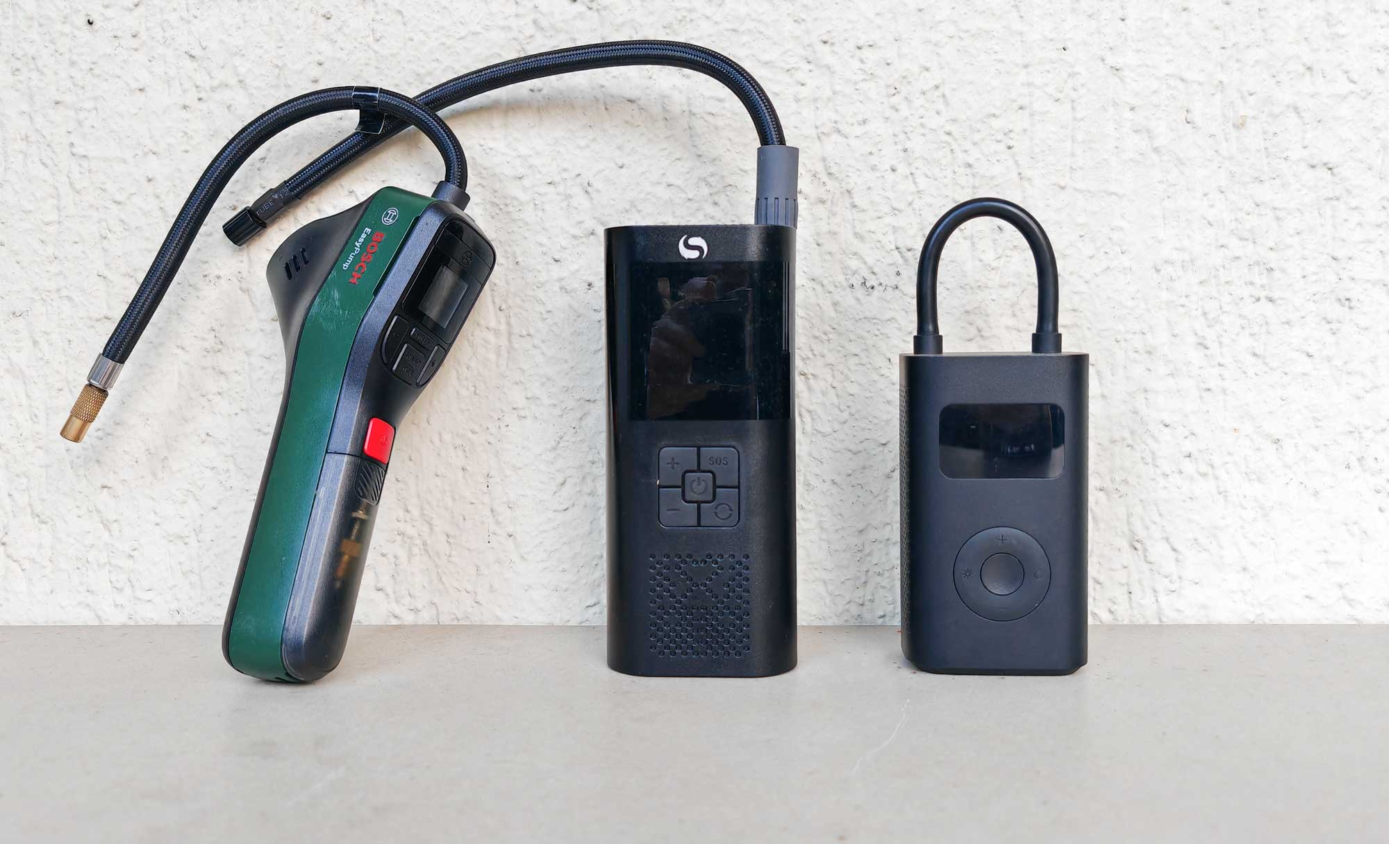 Le compresseur Servomaster mesure 17,5 x 7,6 x 5,4 cm, soit 1,5 fois le volume du Xiaomi Mi Air Pump 2. (c) Labo Maison