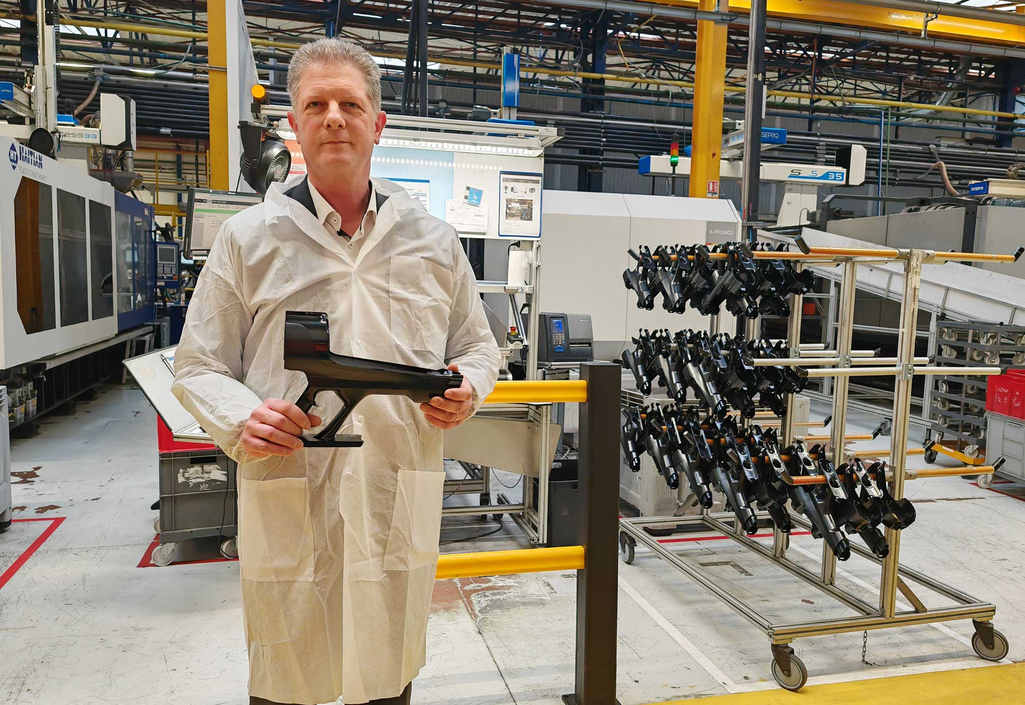L’usine Rowenta de Vernon emploie 220 collaborateurs, spécialisés dans l’assemblage, l’injection plastique et la conception des aspirateurs balais. (c) Labo Maison