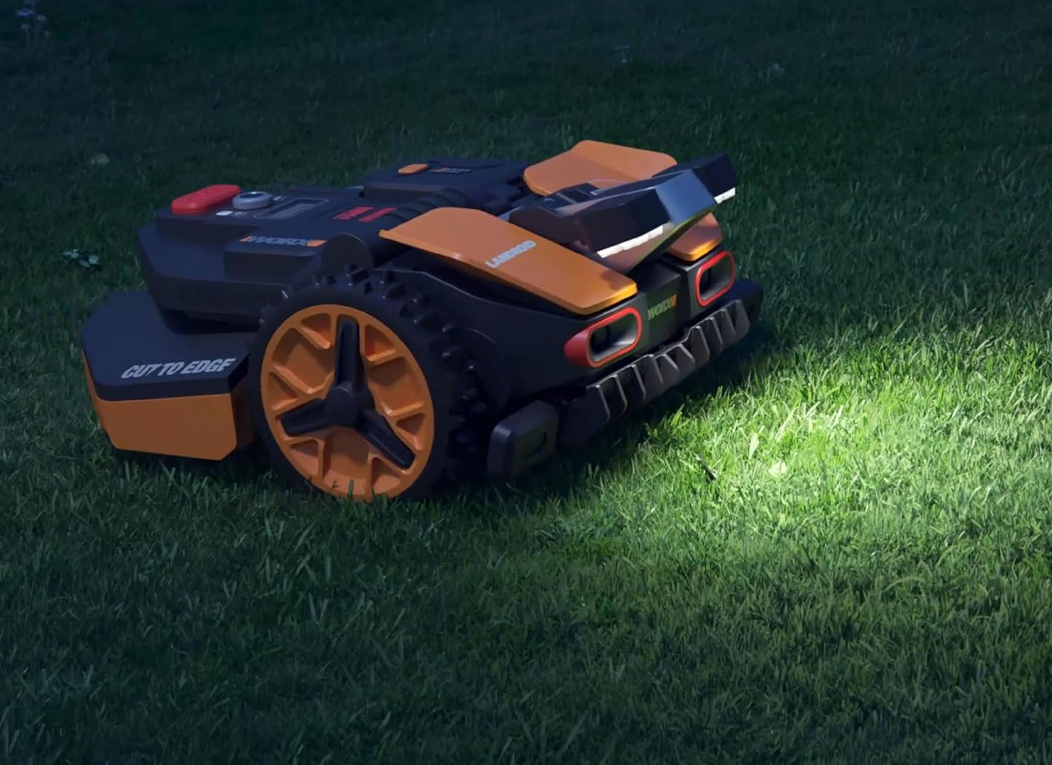 Le projecteur LED optionnel permet au Landroid Vision de tondre la nuit sans déranger la faune environnante.