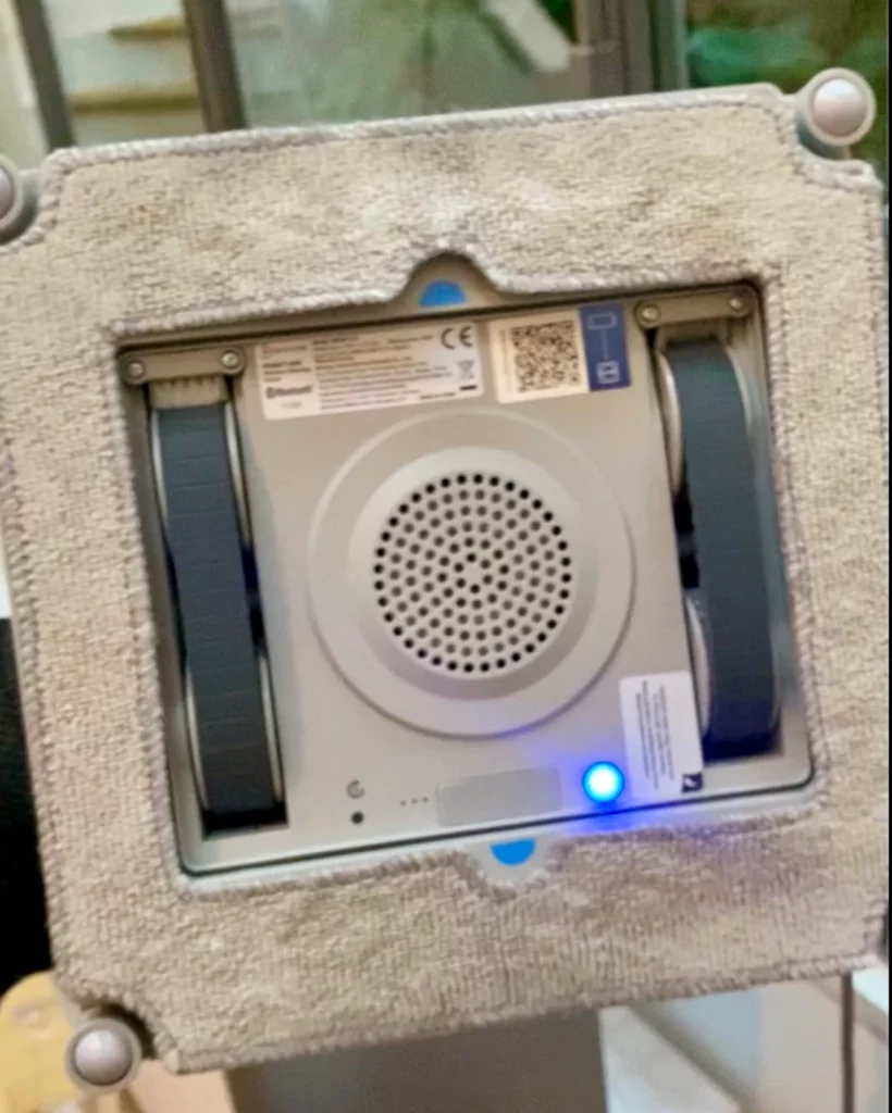 Une aspiration de 7500 Pa pour le robot laveur de vitres Ecovacs Winbot mini (c) labo Maison