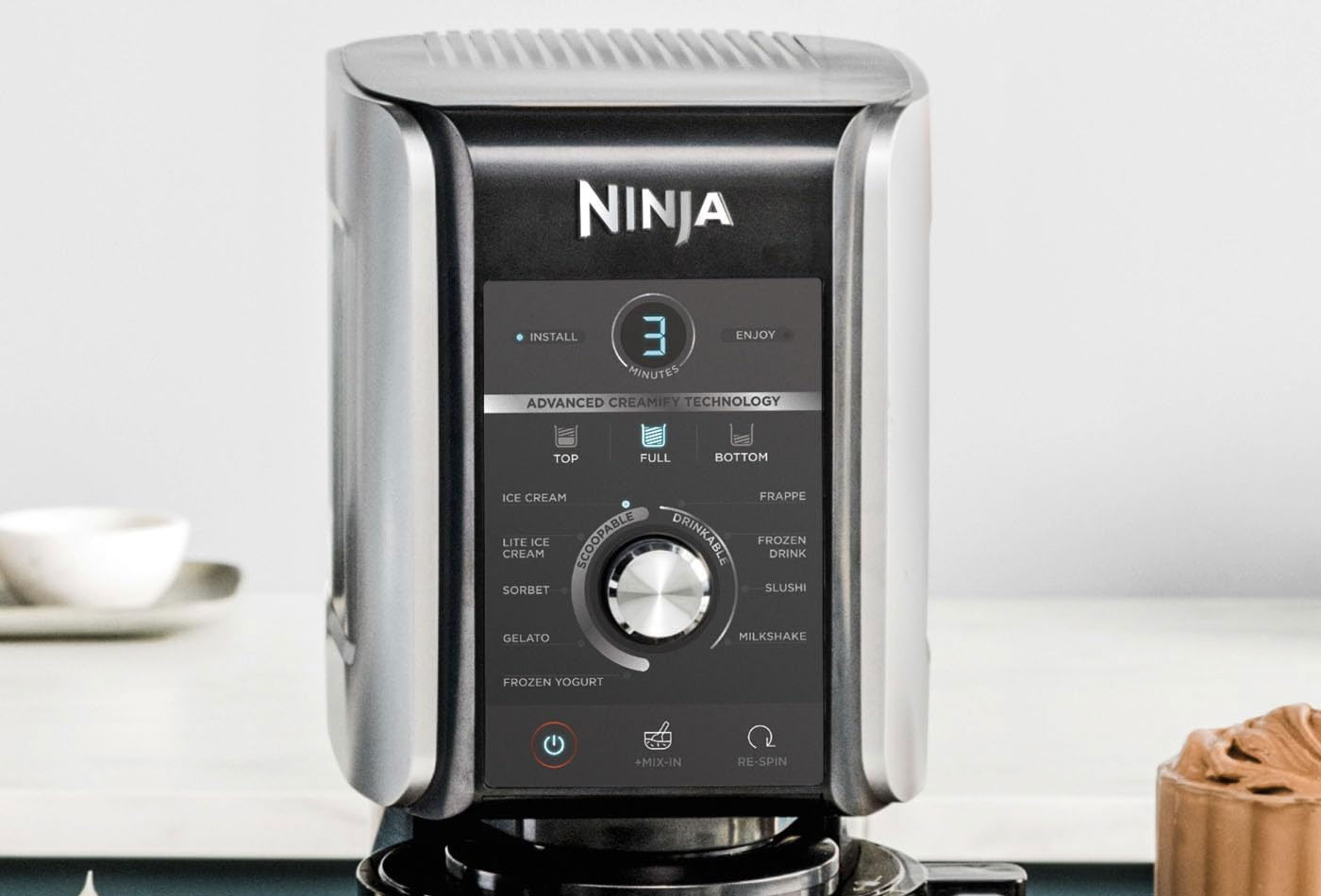 La Ninja CREAMi Deluxe propose 10 programmes : glace, sorbet, milkshake, granité, yaourt glacé et plus.