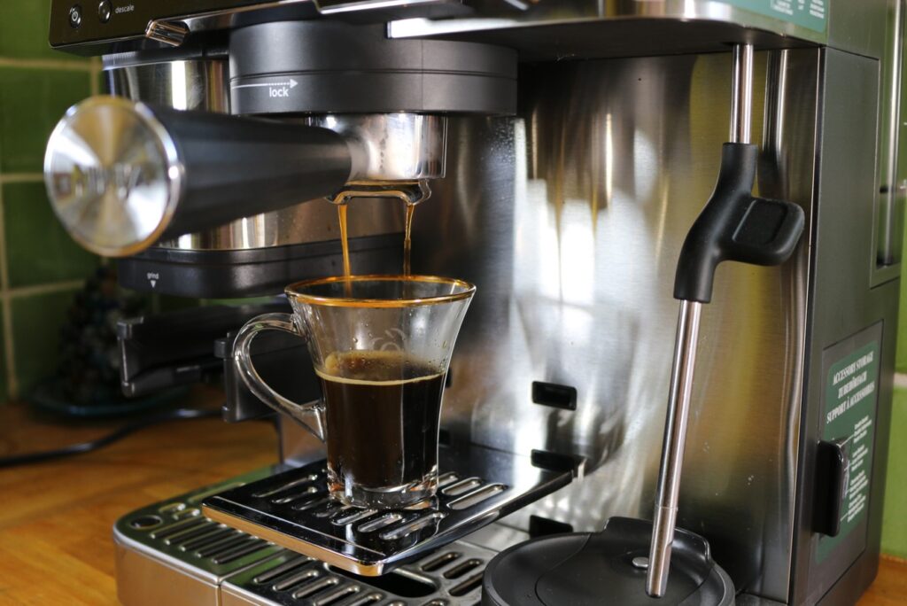 Ninja Luxe Café Essential ES501EU - L'infusion d'un café filtre (c) Labo Maison
