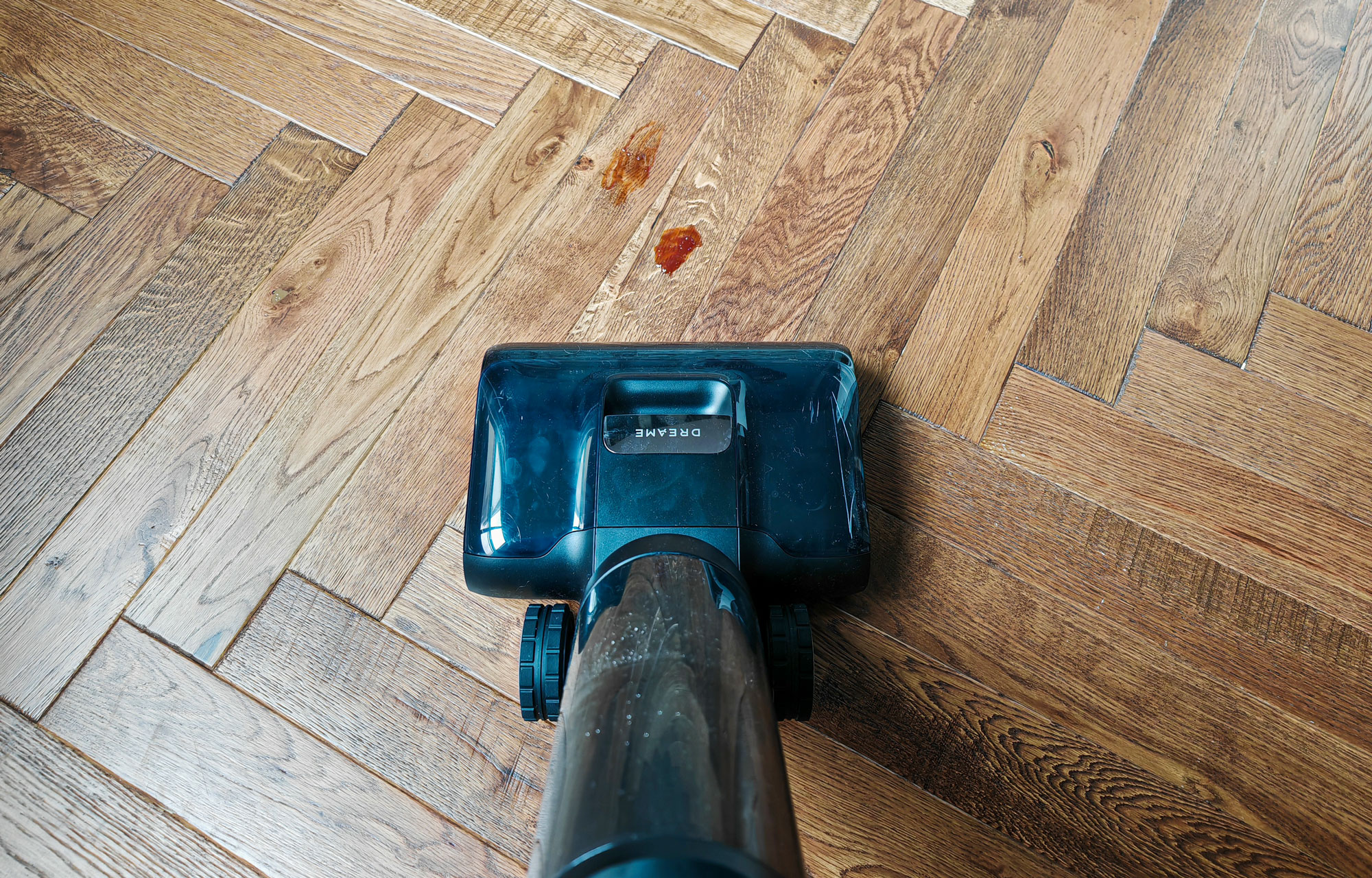 Le Dreame H15 Pro enlève une tache épaisse de ketchup en trois passages en mode automatique. (c) Labo Maison