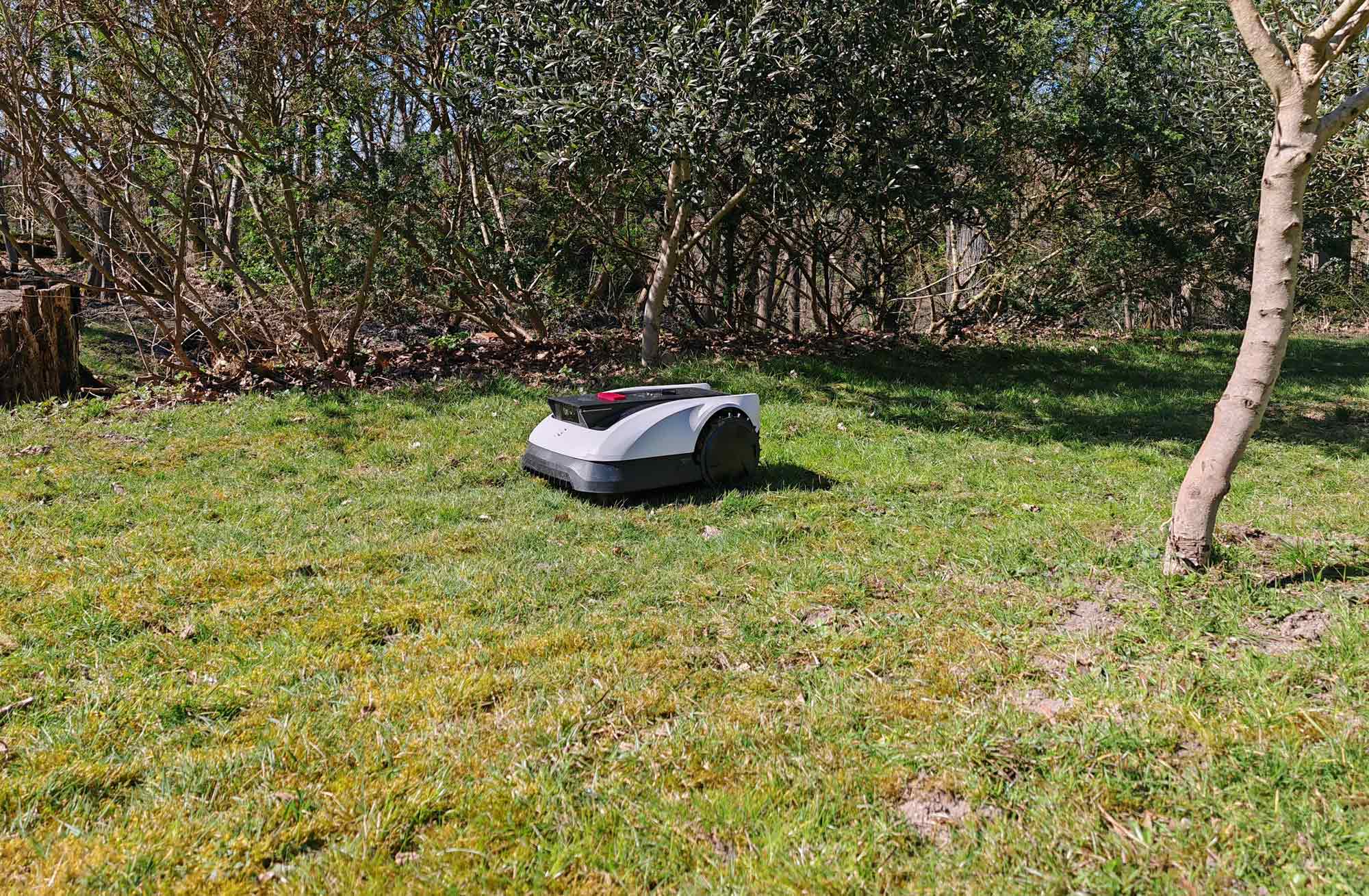 Comme le A1600, navigation RTK + LELS efficace : trajectoires précises, pas de vraie différence constatée. © Labo Maison