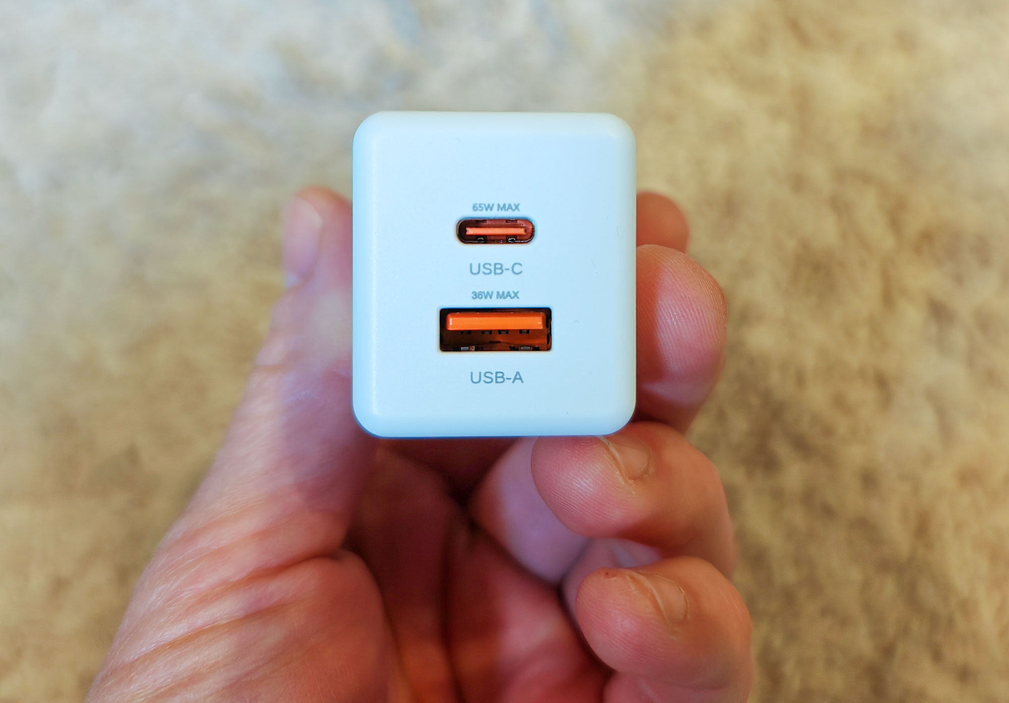 Le Gotojoy 65W GaN délivre 62W en USB-C seul, 36W en USB-A, et 45W + 18W lorsqu’ils sont utilisés ensemble. (c) Labo Maison
