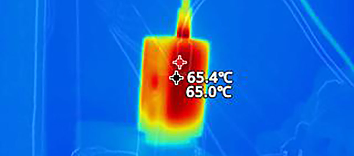 Après 45 min de charge intensive, le Gotojoy 65W GaN atteint 65,4°C. Évitez l'exposition au soleil pour limiter la chauffe. (c) Labo Maison