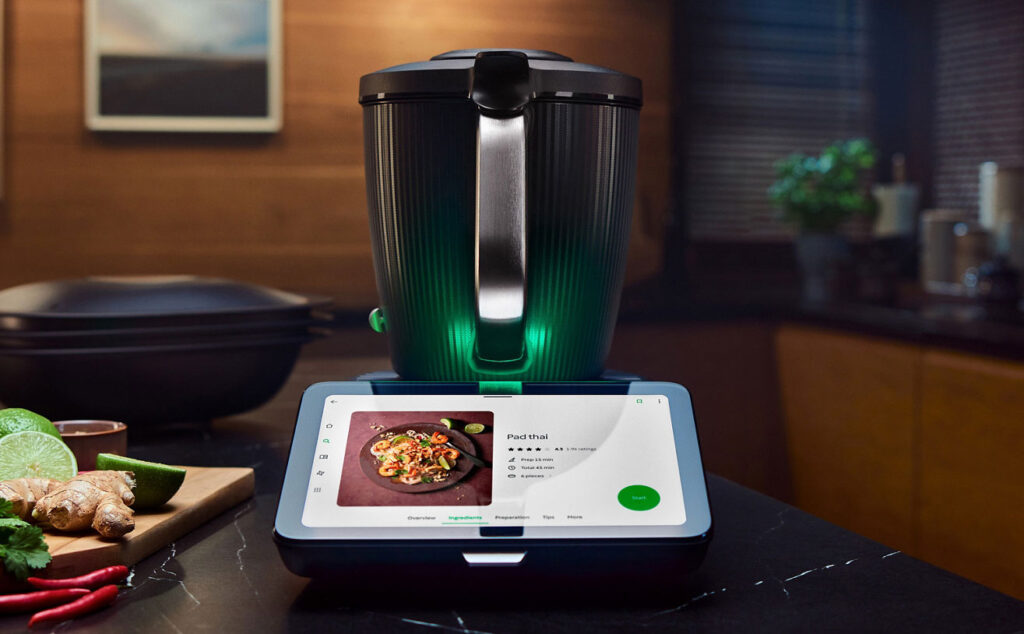 Le Thermomix TM7 est disponible en précommande à 1 599 € avec livraison prévue le 7 avril sur le site Vorwerk.