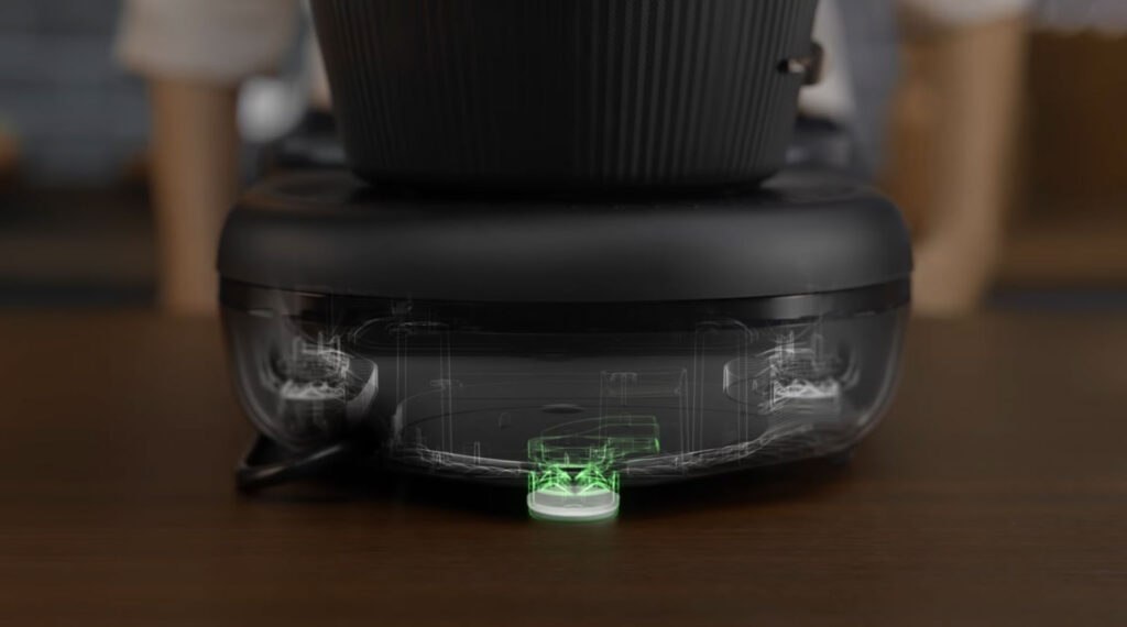Le Thermomix TM7 intègre une roulette pour le déplacer sans abîmer la balance logée dans ses pieds.
