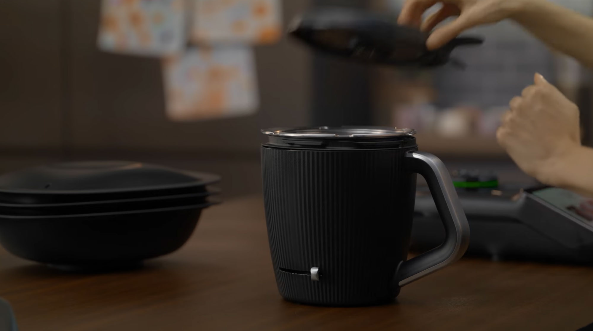 Le TM7 introduit un loquet simplifié pour fixer et retirer les couteaux plus facilement, rendant l’entretien et l’utilisation plus pratiques.