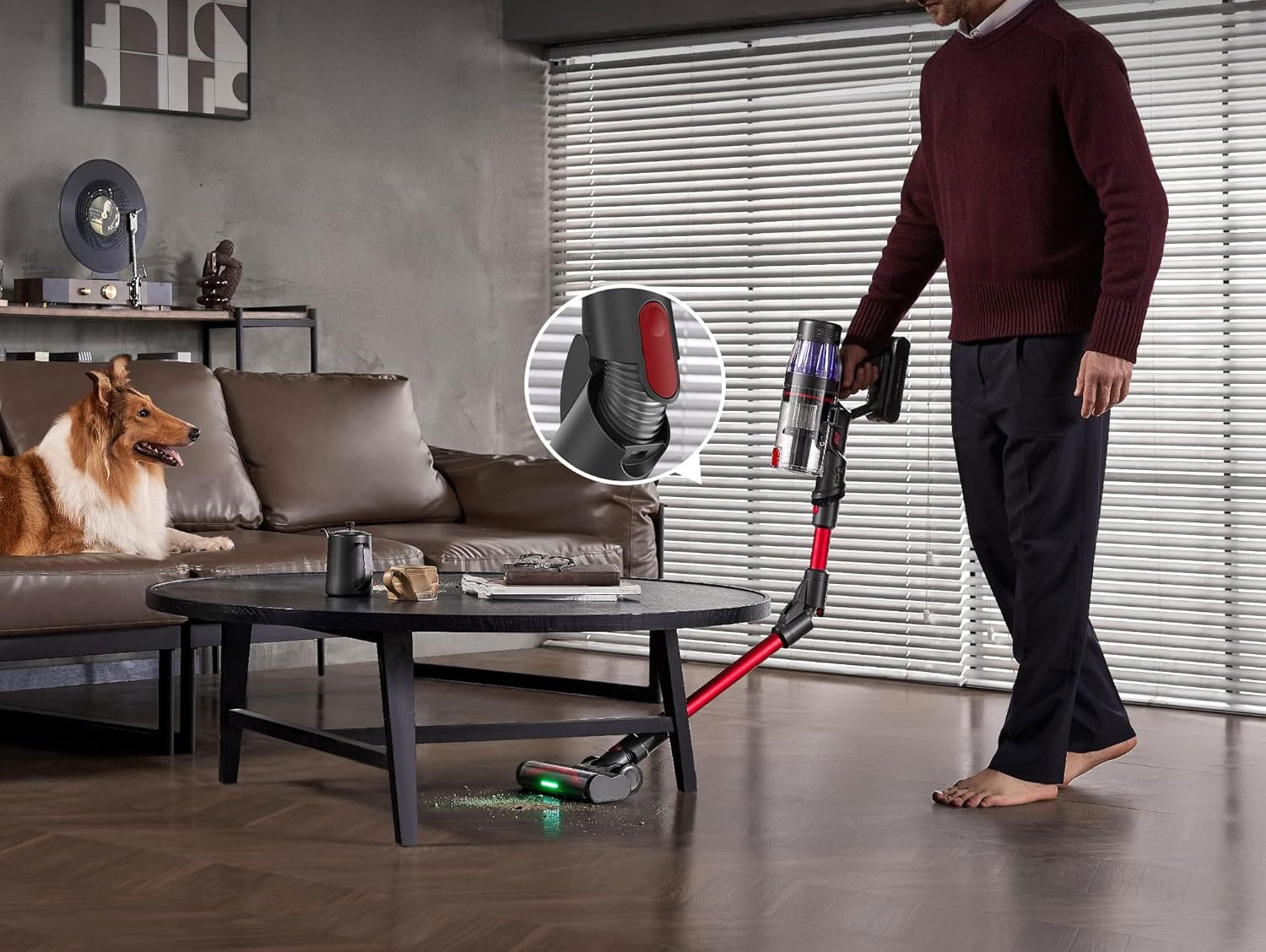 Le tube flexible du Ultenic U16 Flex permet d’aspirer sous les meubles sans se baisser.