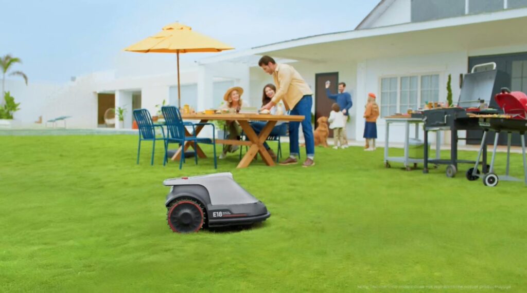 Un robot tondeuse Eufy E18