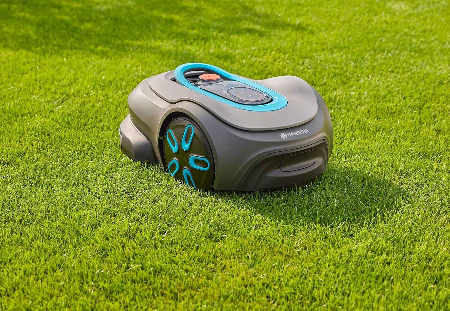 La technologie LONA cartographie le jardin, optimise la tonte et permet un contrôle via l’application Gardena Smart System.