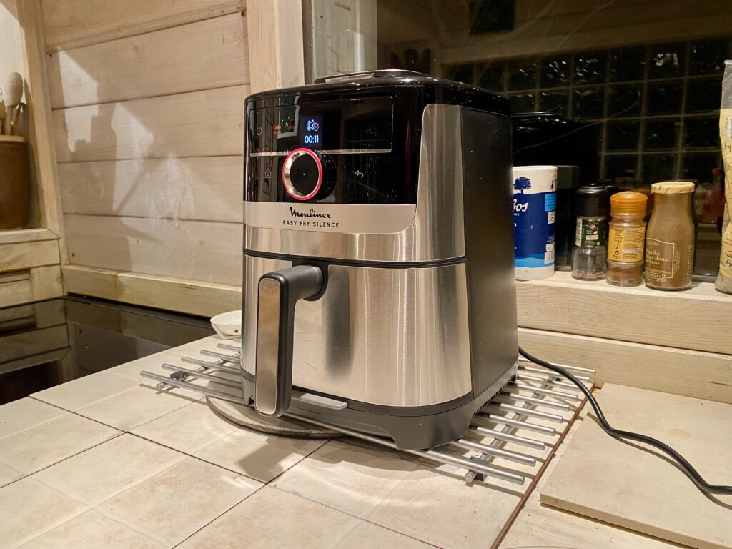 L'air fryer Easy Fry Silence de Moulinex avec ses finitions en inox (c) Labo Maison