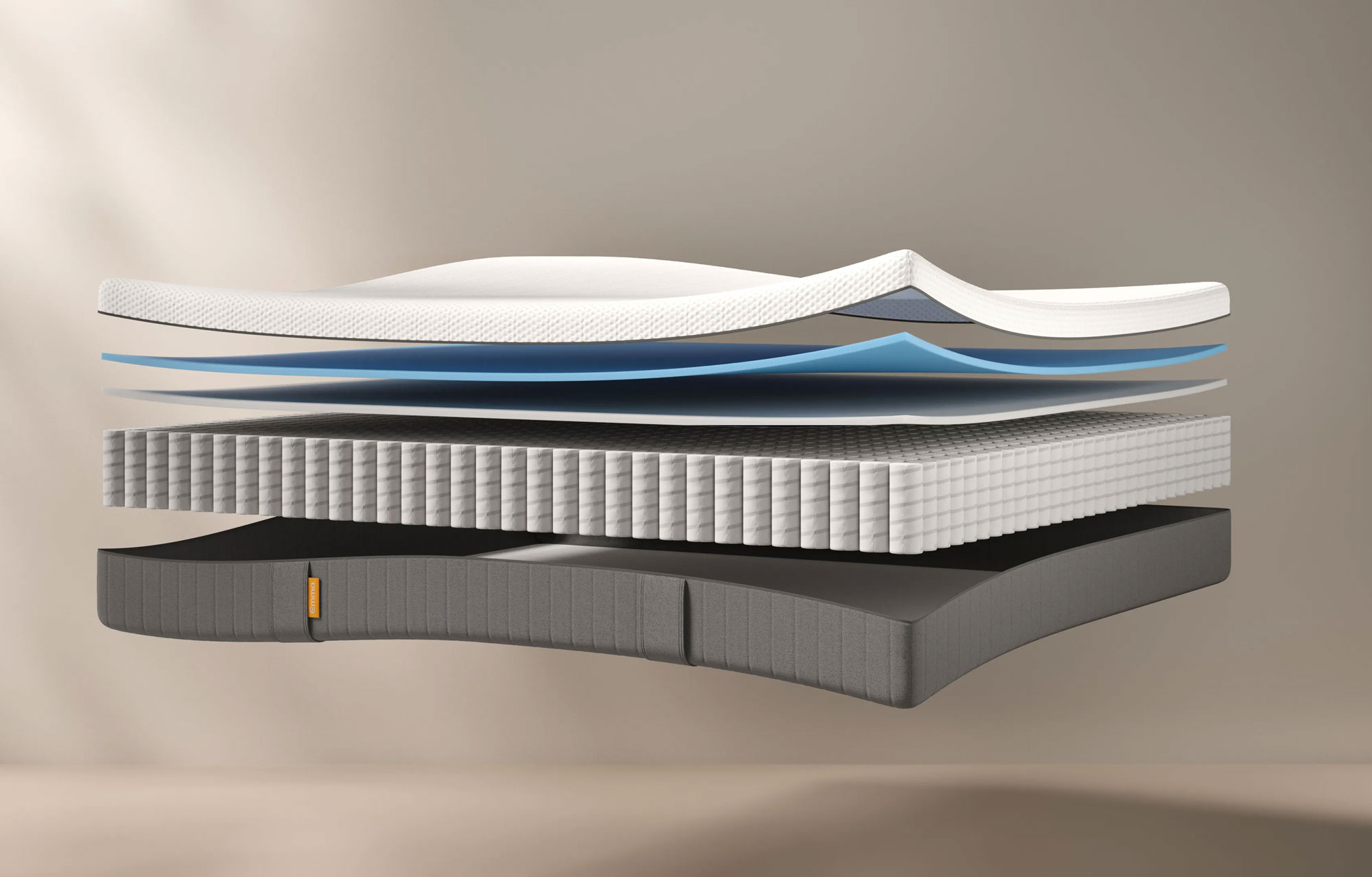 Matelas Emma Original II combine : housse respirante, mousse polyuréthane, mousse mémoire de forme et ressorts ensachés pour un soutien optimal.