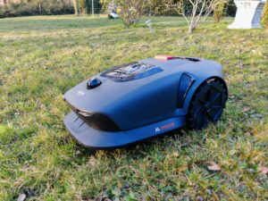 Robot tondeuse Mova 600 à prix jamais vu. (c) Labo Maison
